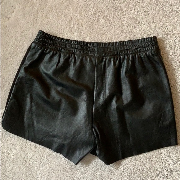 Danier genuine leather shorts - Picture 3 of 4